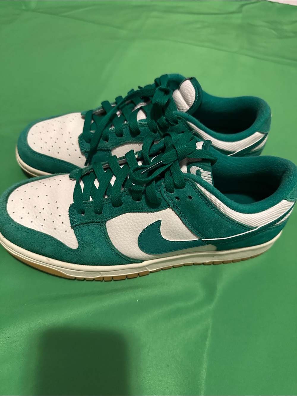 Nike Dunk Low SE "Malachite" sneakers, 9.5 - Picture 11 of 15
